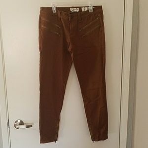 Zipper detailed jeans